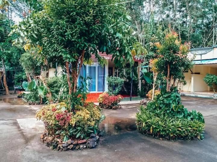 Song Pee Nong Resort Phattalung Phatthalung Bagian luar foto